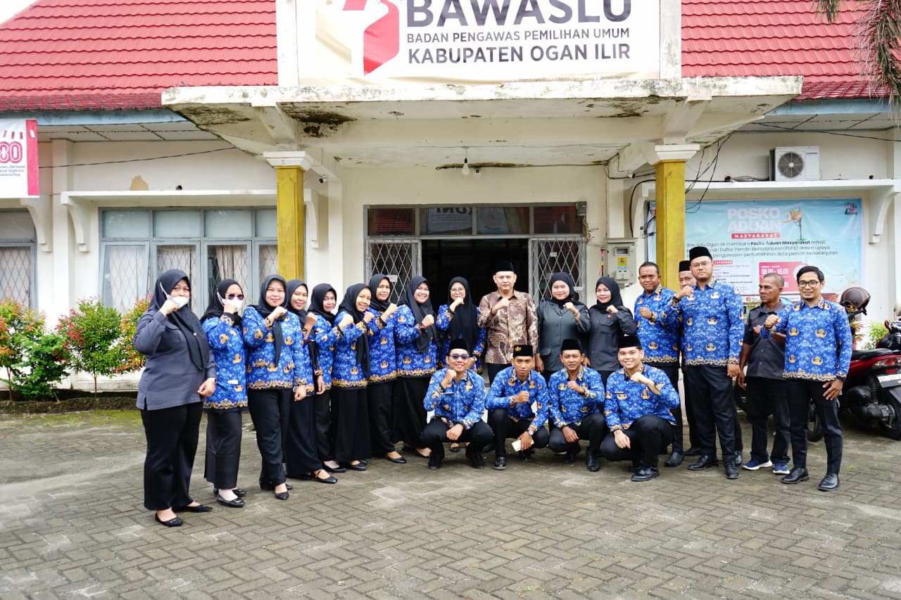 Seluruh Staf Bawaslu 