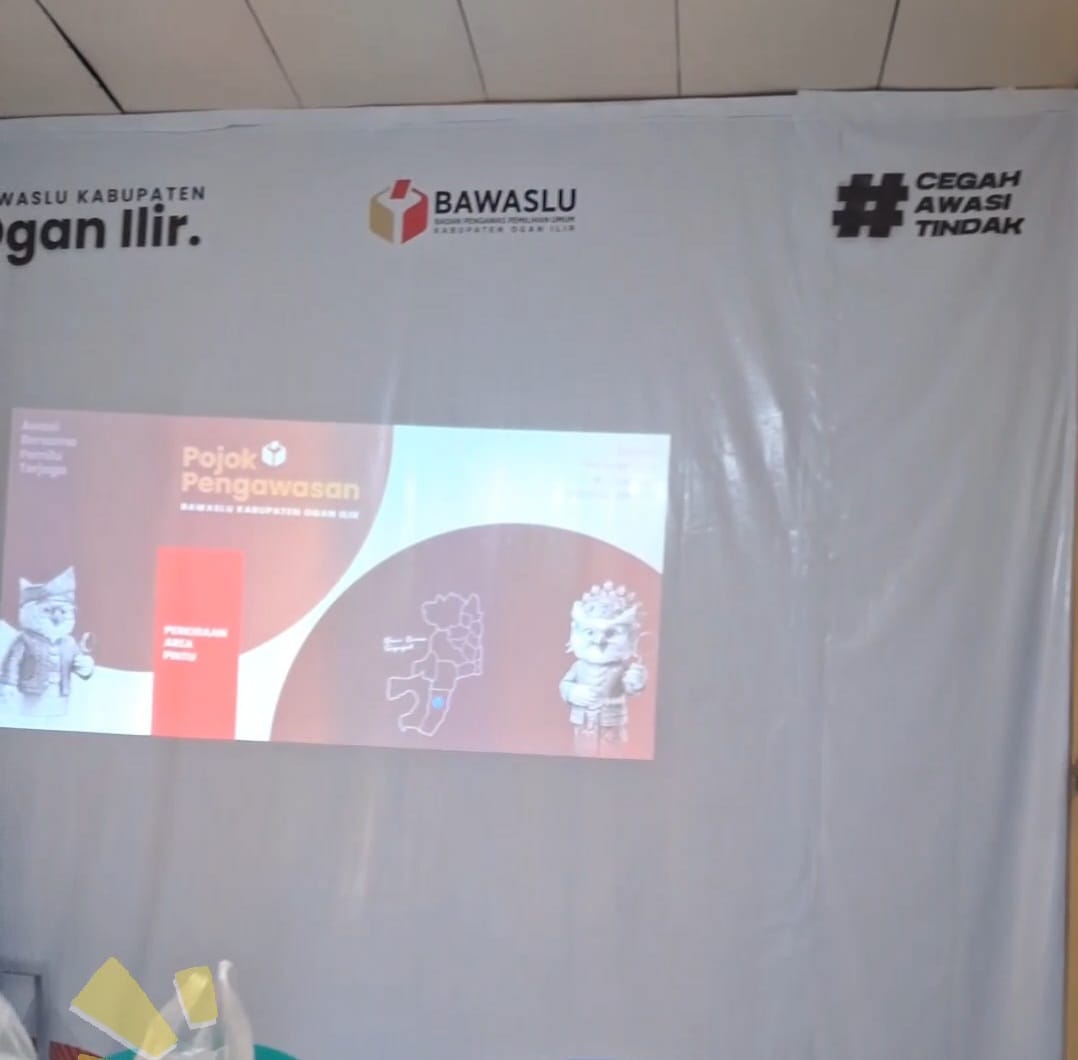 Pembahsan desain tak luput menjadi bahasan rapat Divisi Humas