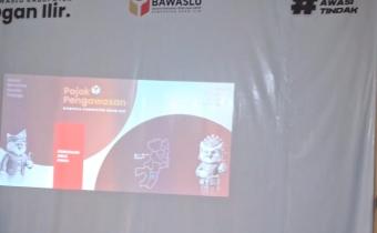 Pembahsan desain tak luput menjadi bahasan rapat Divisi Humas
